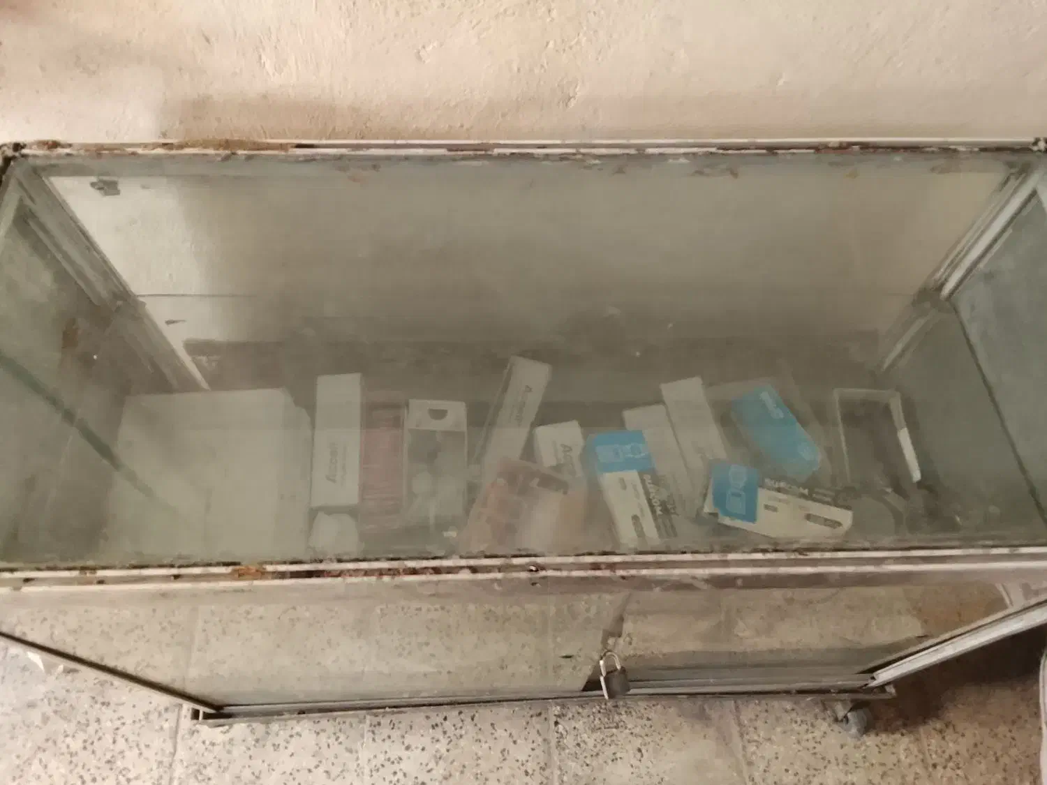 ویترین شیشه ای|بوفه، ویترین، کنسول|اسلامآباد غرب, |دیوار