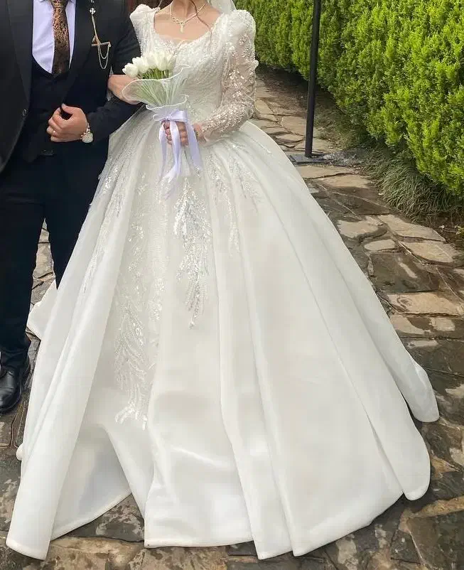 لباس عروس|لباس|رشت, استقامت ۲|دیوار