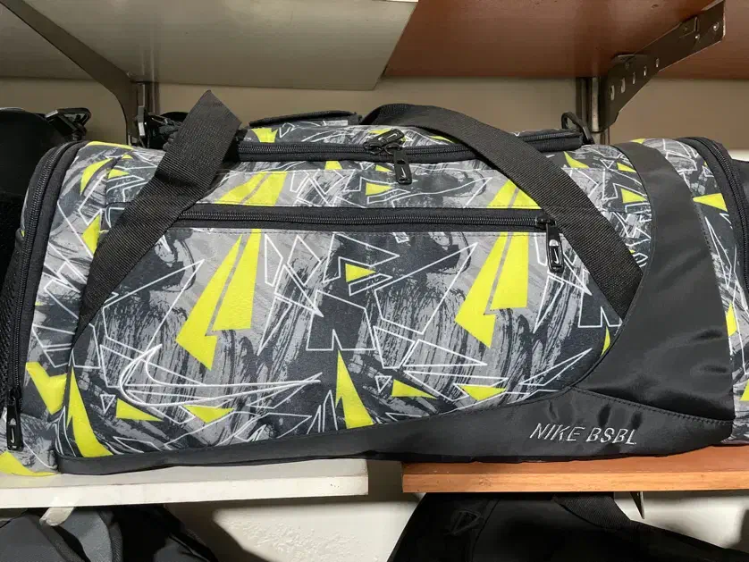 چرخکار کیف دوز ورزشی و وسط کار|استخدام صنعتی، فنی، مهندسی|تهران, منیریه|دیوار