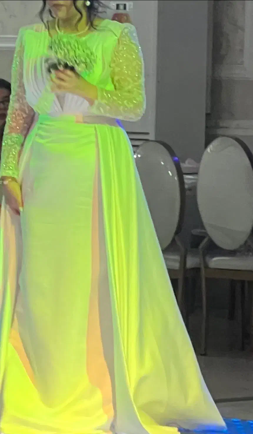 لباس عقد|لباس|دوگنبدان, |دیوار