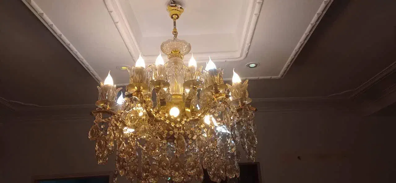 لوستر|لوستر و چراغ آویز|رباط‌کریم, رباط‌کریم|دیوار