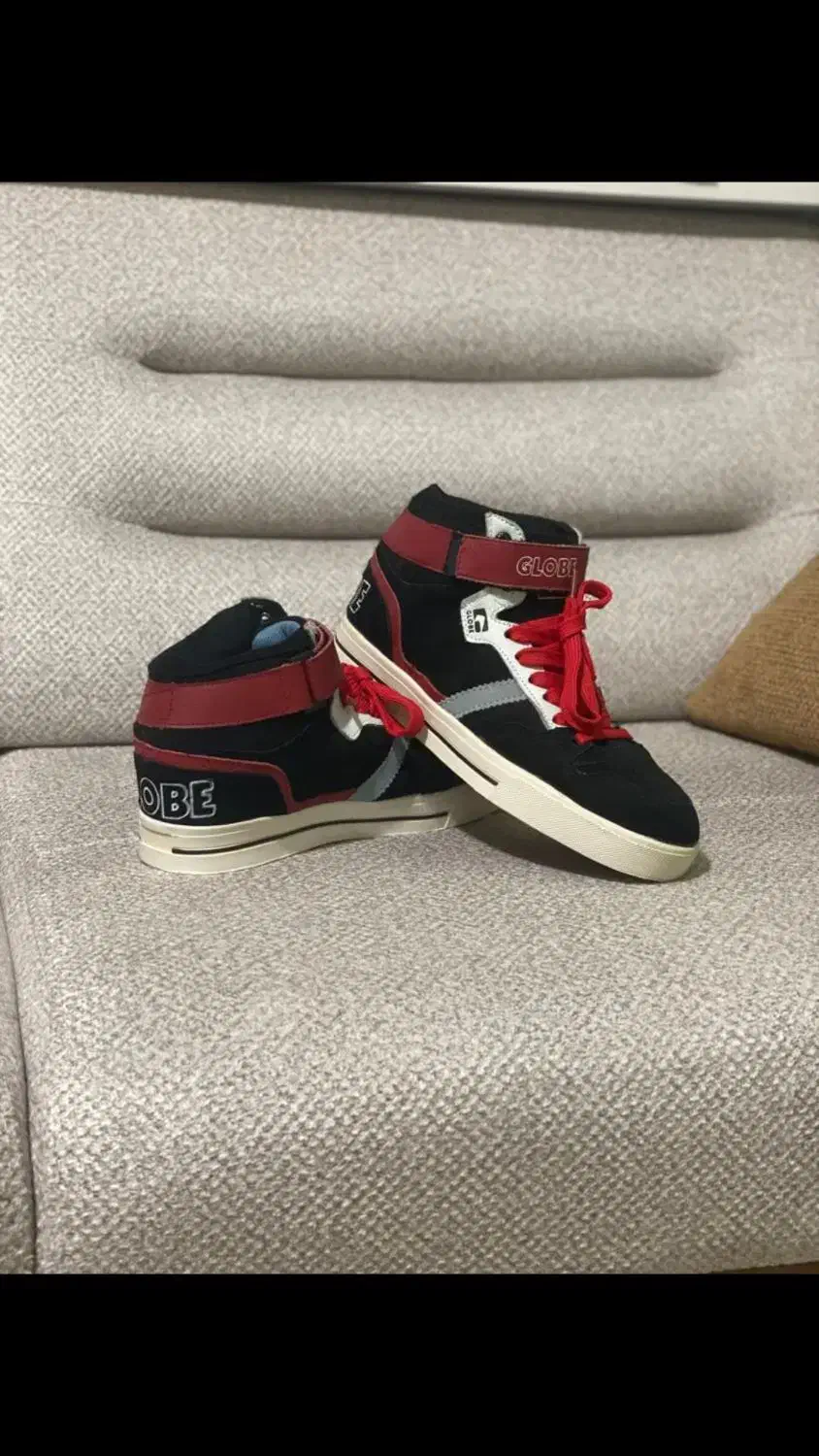 کتانی ساقدار|کیف، کفش، کمربند|رشت, گلباغ نماز|دیوار