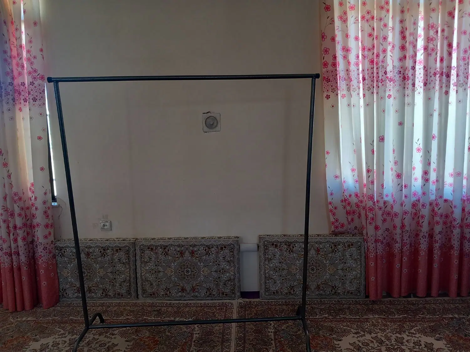 رگال|بندرخت و رخت‌آویز|سنندج, |دیوار