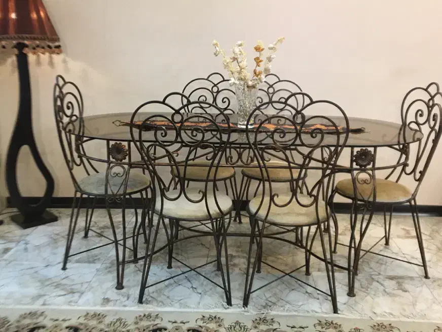 میز ناهارخوری۶ نفره فرفورژه پتینه با روکش مخمل|میز و صندلی غذاخوری|کاشان, زیارتی|دیوار