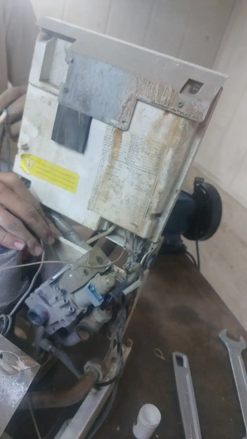 سرویسکار تعمیرات تخصصی پکیج و ابگرمکن رادیاتور|خدمات پیشه و مهارت|مشهد, جاهد شهر|دیوار