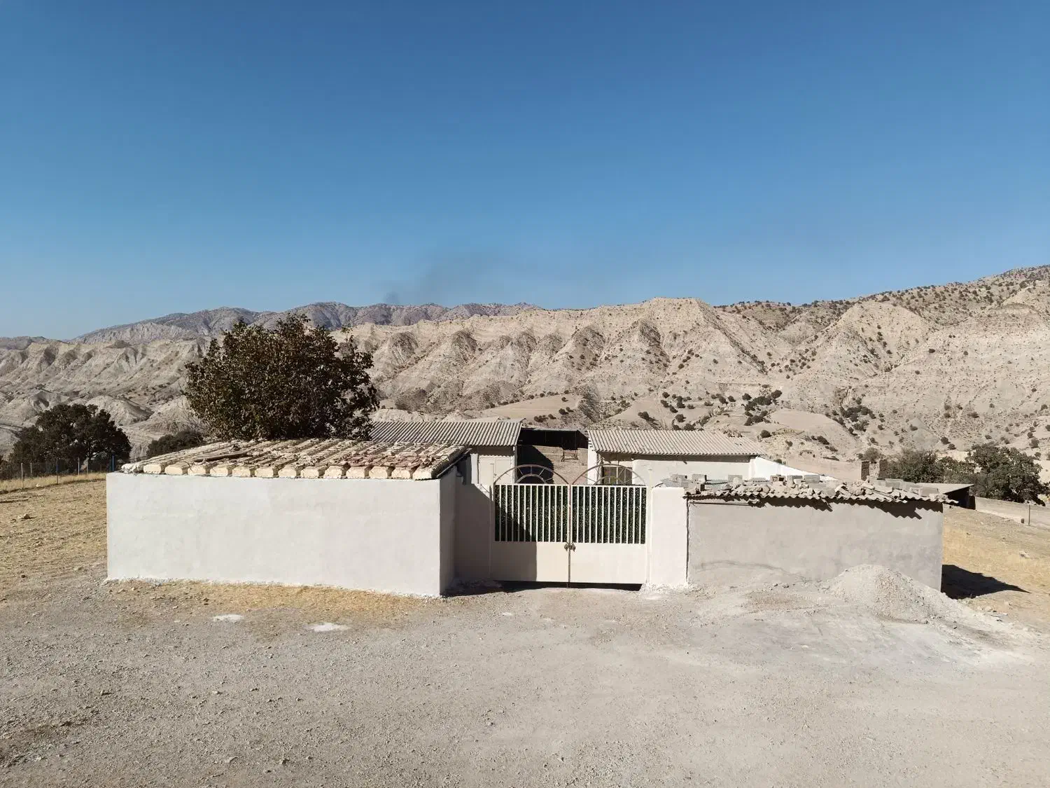 گاوداری قابلیت جذب وام میلیاردی|فروش خانه و ویلا|صالح آباد (ایلام), |دیوار