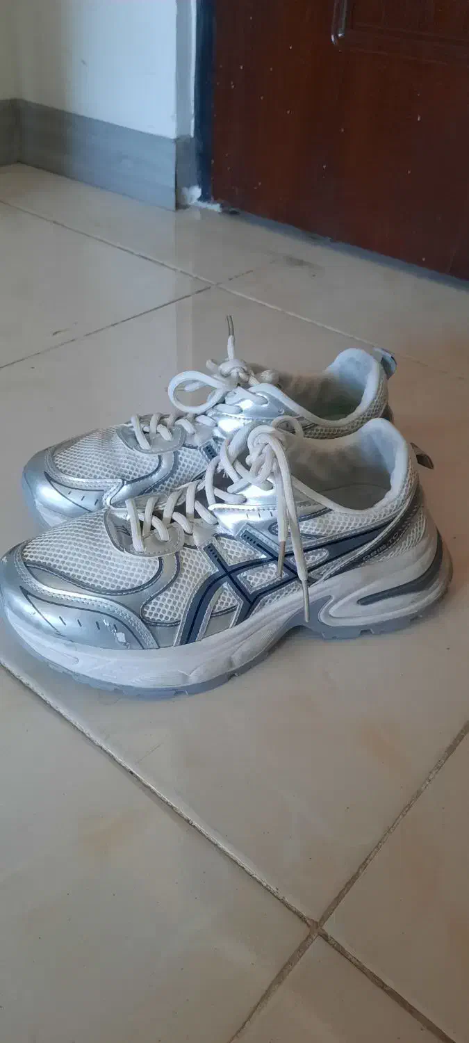 کتانی زنانه|کیف، کفش، کمربند|هشتگرد, شهرک گلها|دیوار