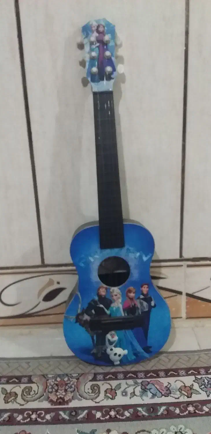 گیتار بزرگ زینب آبادم|گیتار، بیس، امپلیفایر|رامیان, |دیوار