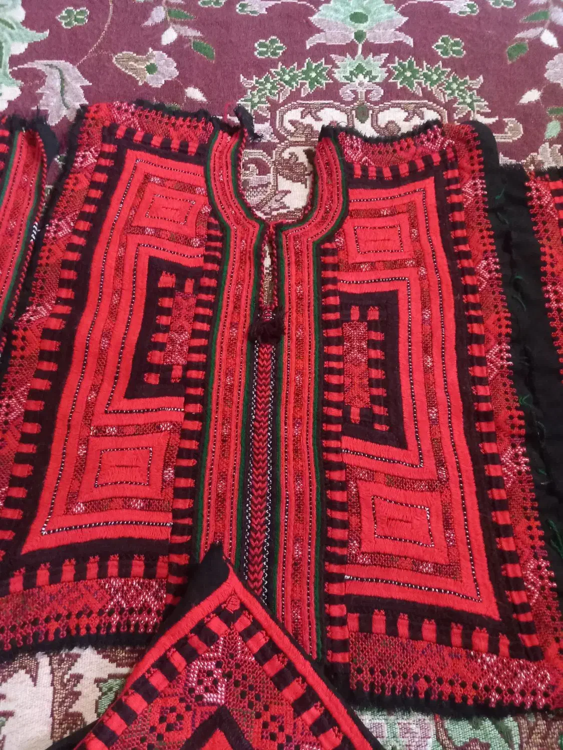 زی آستین|لباس|میرجاوه, |دیوار