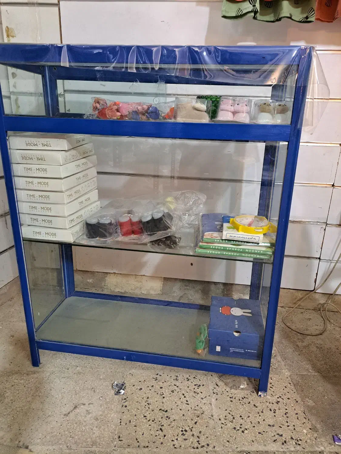 ویترین در حد نو|فروشگاه و مغازه|تهران, پارک شهر|دیوار