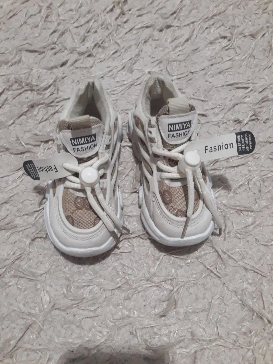 کتونی|کفش و لباس بچه|صومعهسرا, |دیوار