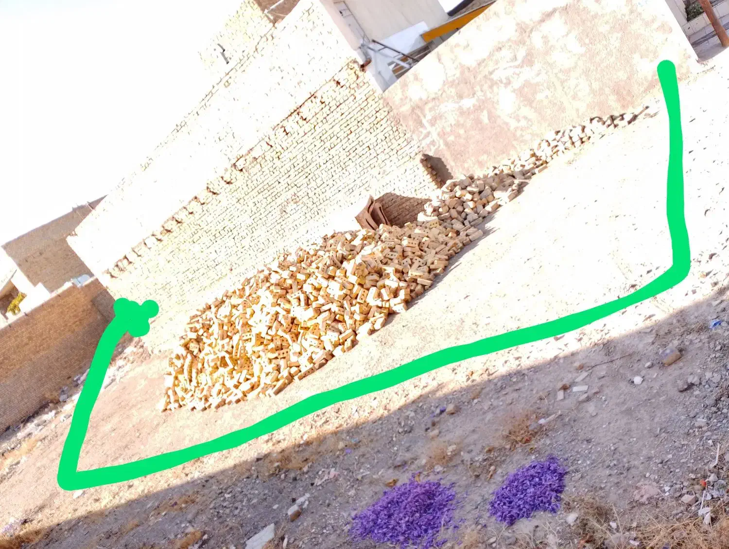 آجر فروشی با قیمت مناسب دو ماشین|مصالح و تجهیزات ساختمان|تربت‌حیدریه, کلاته توکلی|دیوار