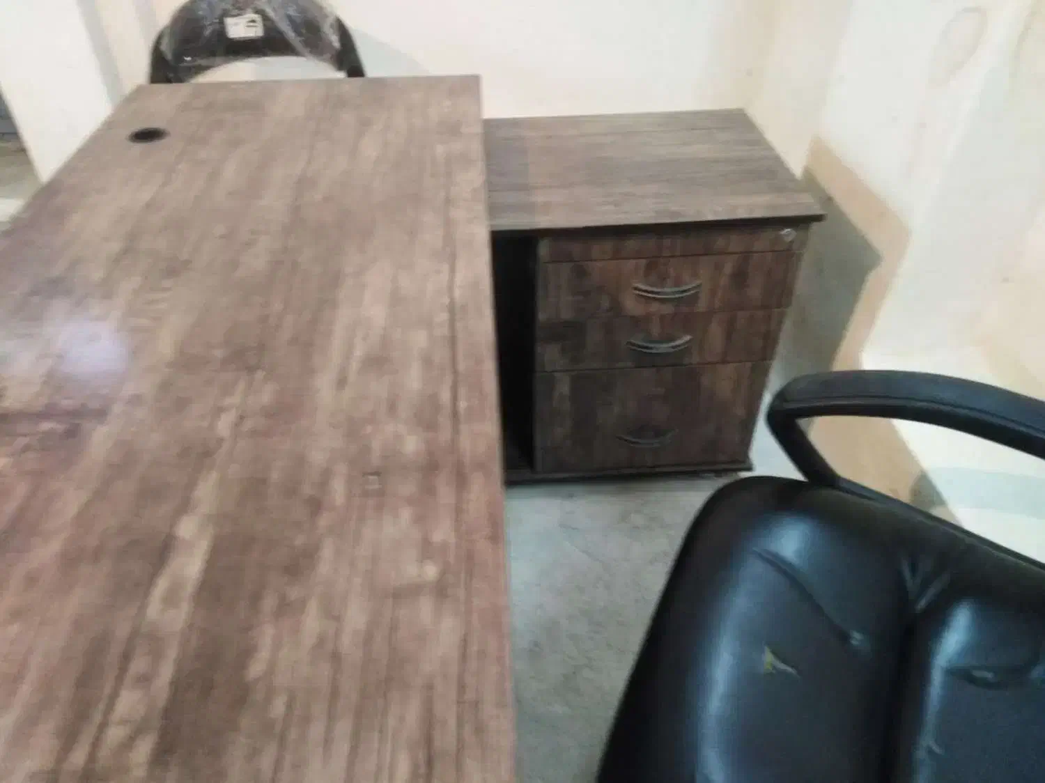 میز مدیریت ال نو هستش به همراه دوصندلی ومدیریت|مبلمان اداری|تهران, بازار|دیوار