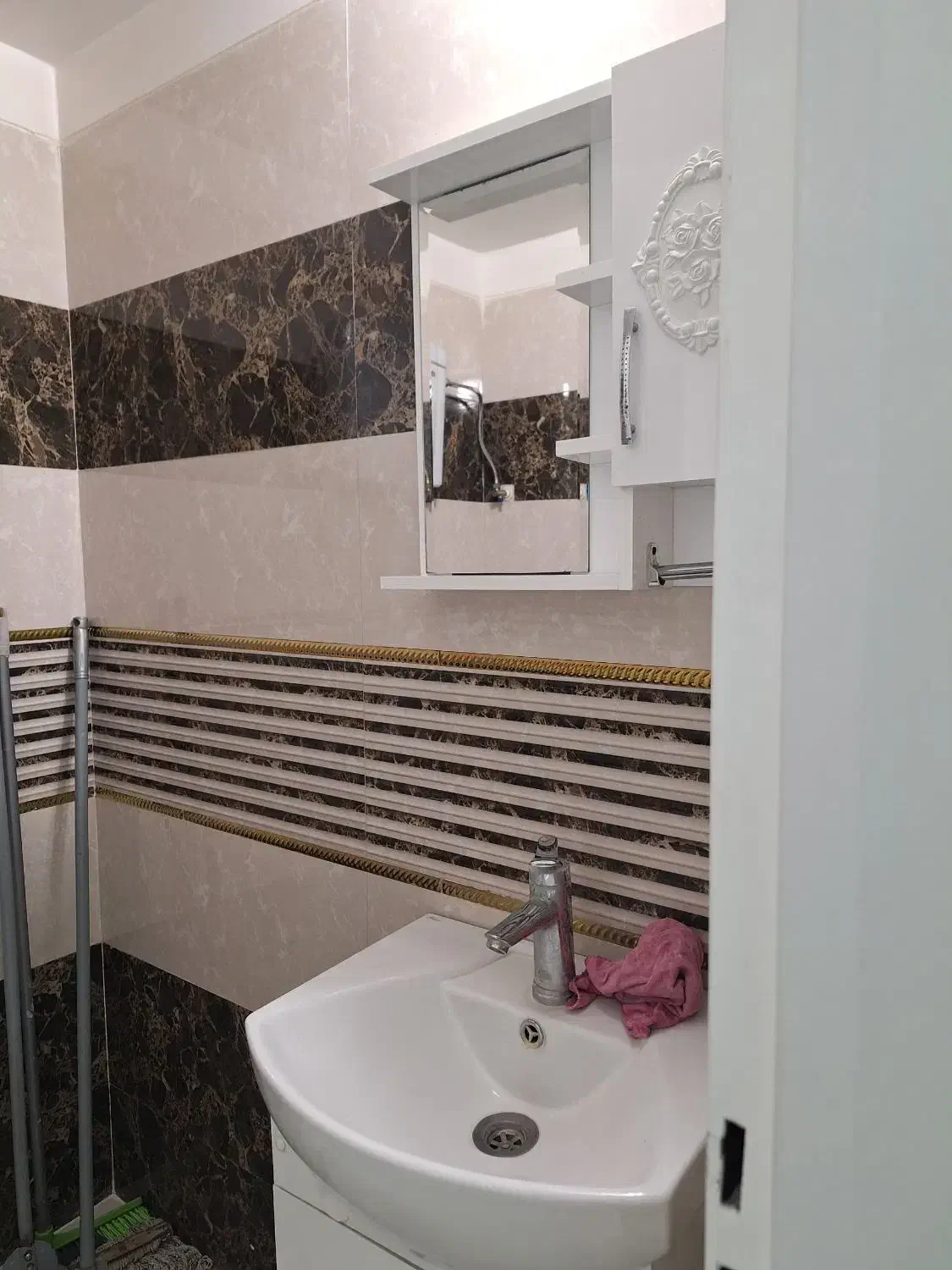 واحد اپارتمان ۷۳متری خ۲۳ با پارکینگ و اسانسور