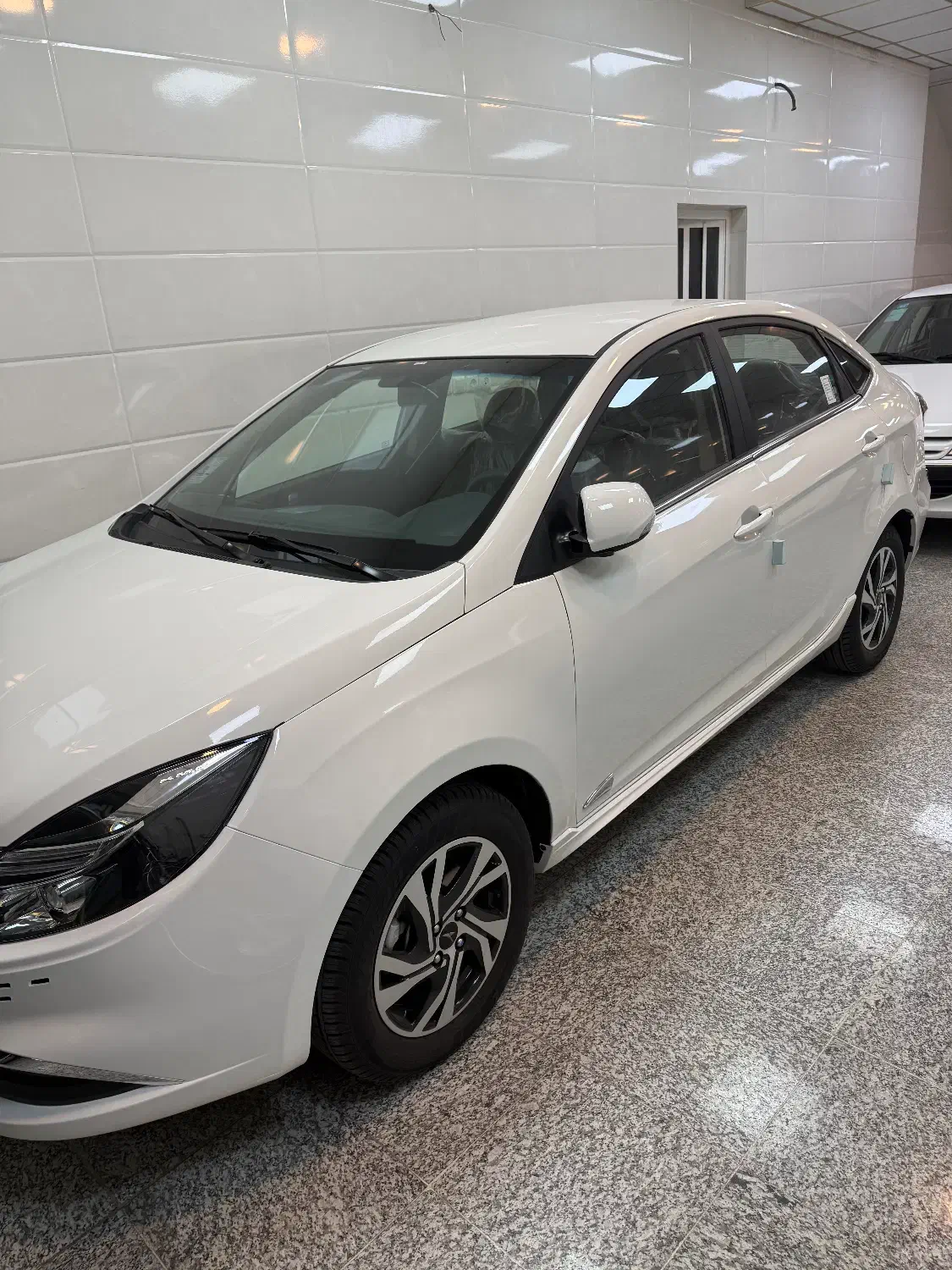 Kmc اقساطی|خودرو سواری و وانت|قم, چهل درخت‎|دیوار