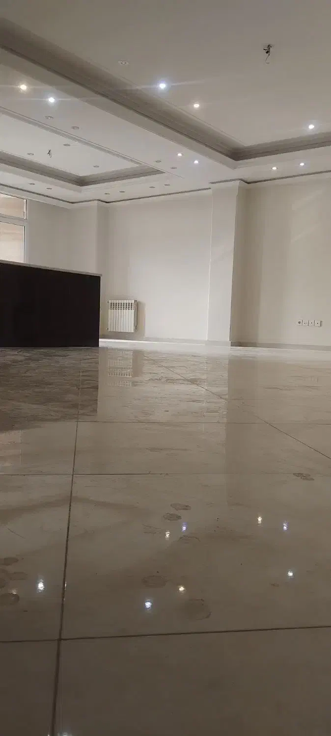 ۱۲۰ متر ، دو خوابه ، فول امکانات ، عادل و زرین