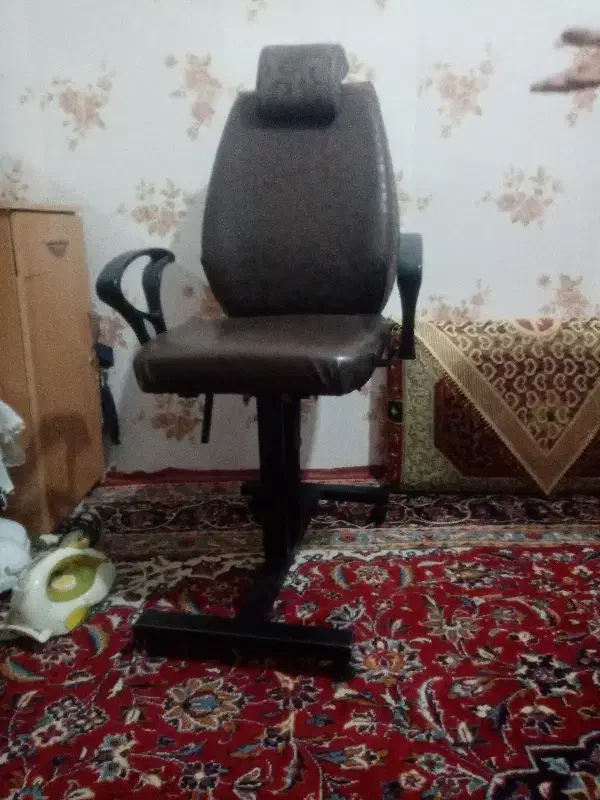 صندلی ارایشگاه|آرایشگاه و سالن‌های زیبایی|تربت‌حیدریه, منظر|دیوار