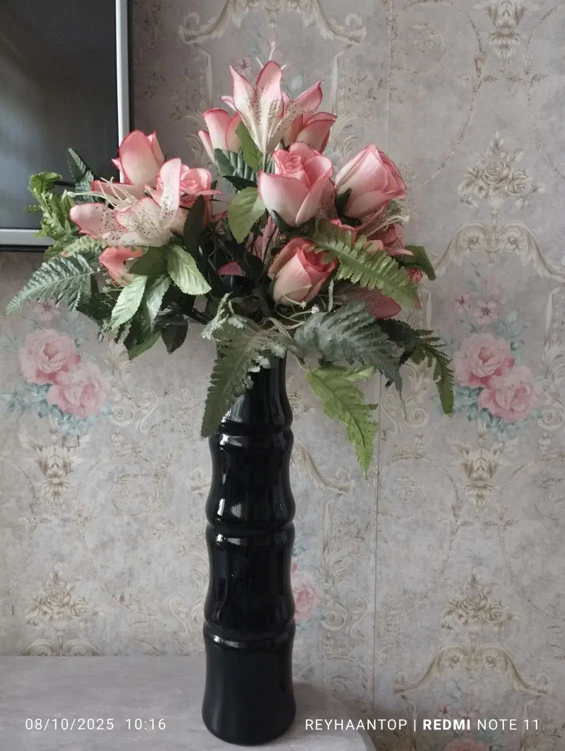 گلدان مشکی شیک و گل مصنوعی|گل مصنوعی|مشهد, مصلی (کارمندان اول)|دیوار