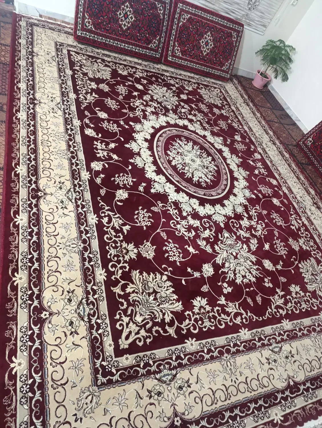 دو عدد فرش دوازده متری و یک کناره سه متری|فرش|بهار, |دیوار