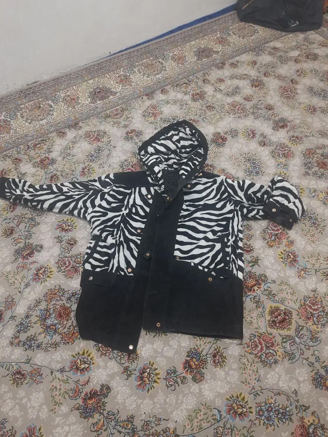 پالتو|لباس|جوانرود, |دیوار