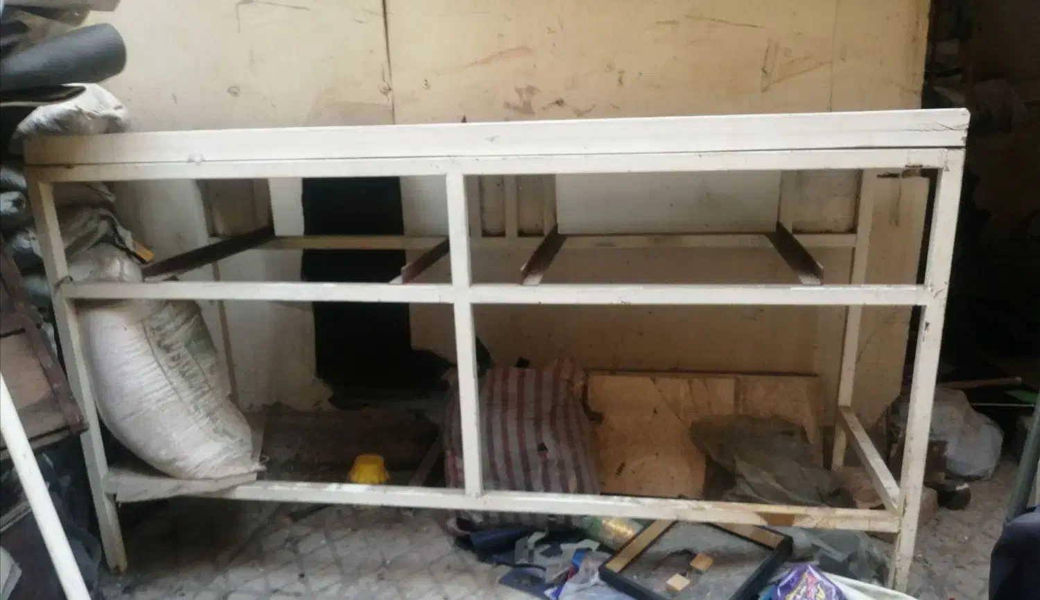 میز اهنی|میز و صندلی غذاخوری|تهران, سنگلج (شاپور)|دیوار