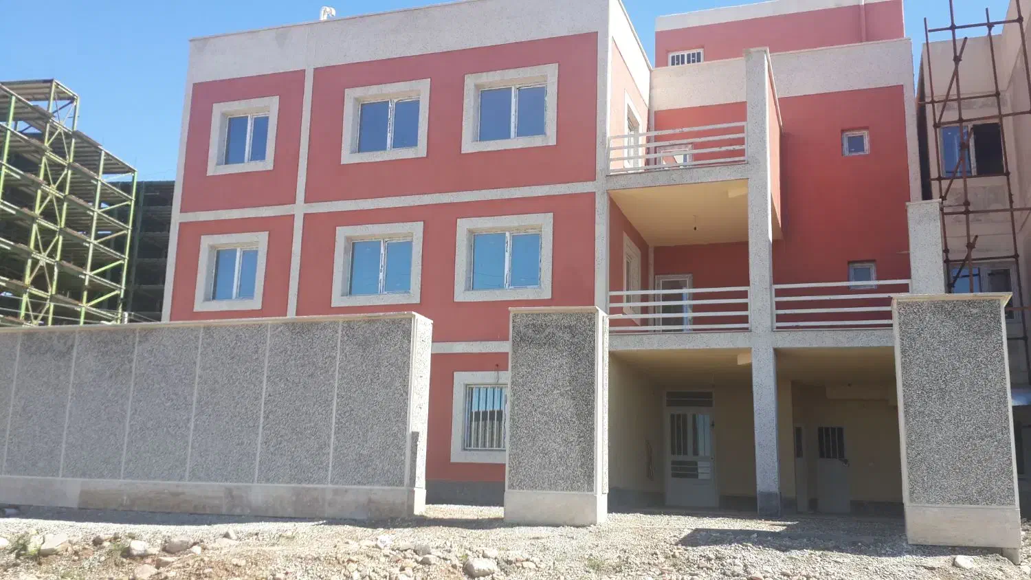 رنگ آمیزی نما.کنتیکس.منیرال.رنگ اکرالیک.|خدمات پیشه و مهارت|هشتگرد, ینگی امام|دیوار