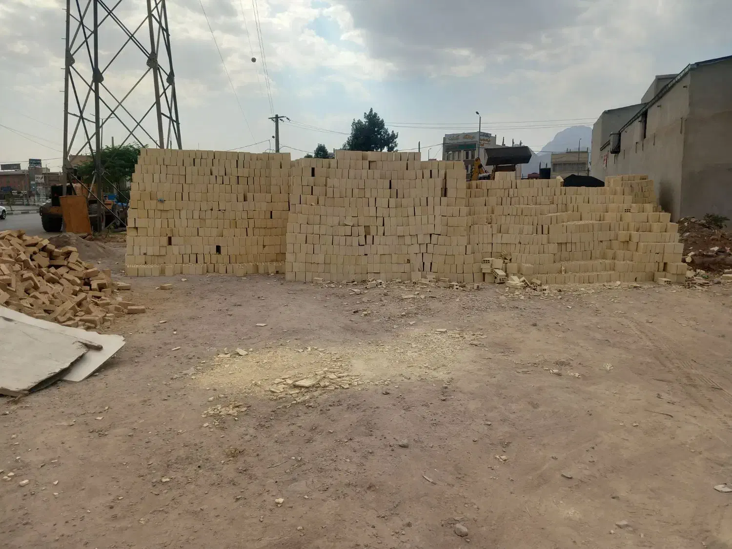 مصالح ساختمانی آجر سفال پوکه آجر زبره زیر قیمت|مصالح و تجهیزات ساختمان|خرم‌آباد, |دیوار