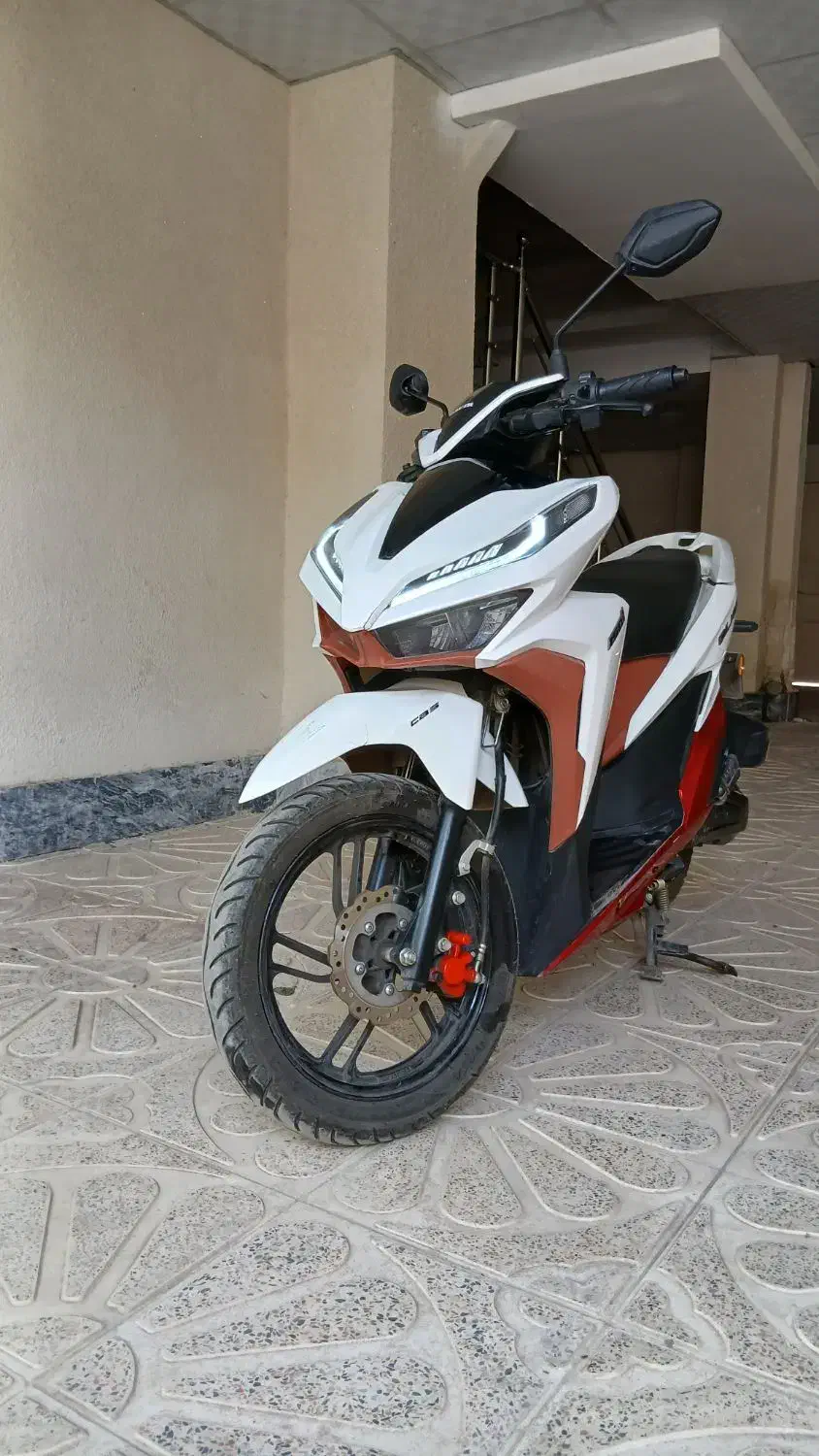 کلیک / مدل ۱۴۰۲ / کم‌کار / کویر|موتورسیکلت|لاهیجان, شیشه گران|دیوار