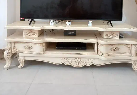 میز تی وی|میز تلویزیون|میانه, |دیوار