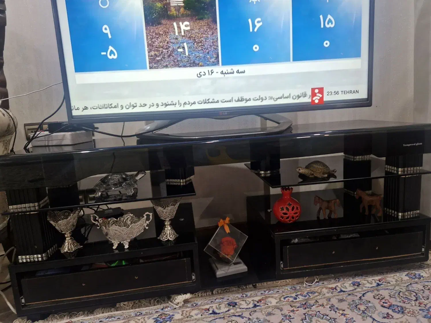میز تلوزیومیز تلوزیون شیشه ای سالم|میز تلویزیون|تهران, صادقیه|دیوار