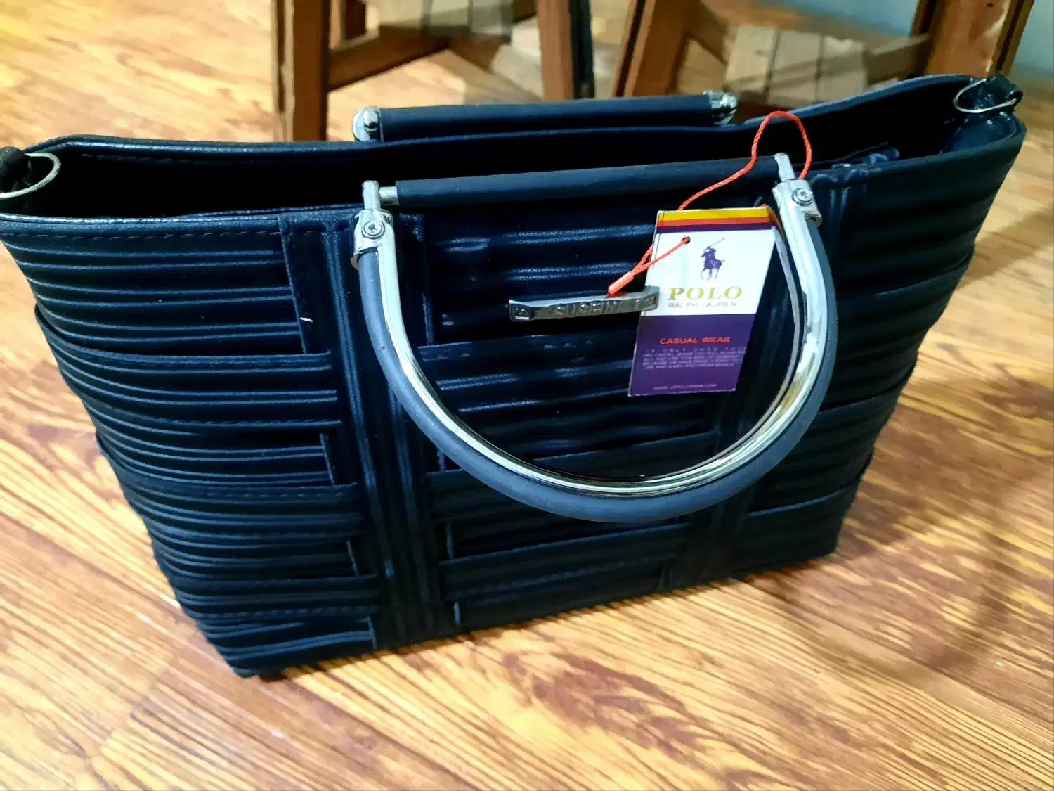 کیف و کفش|کیف، کفش، کمربند|شیراز, کوشک میدان|دیوار