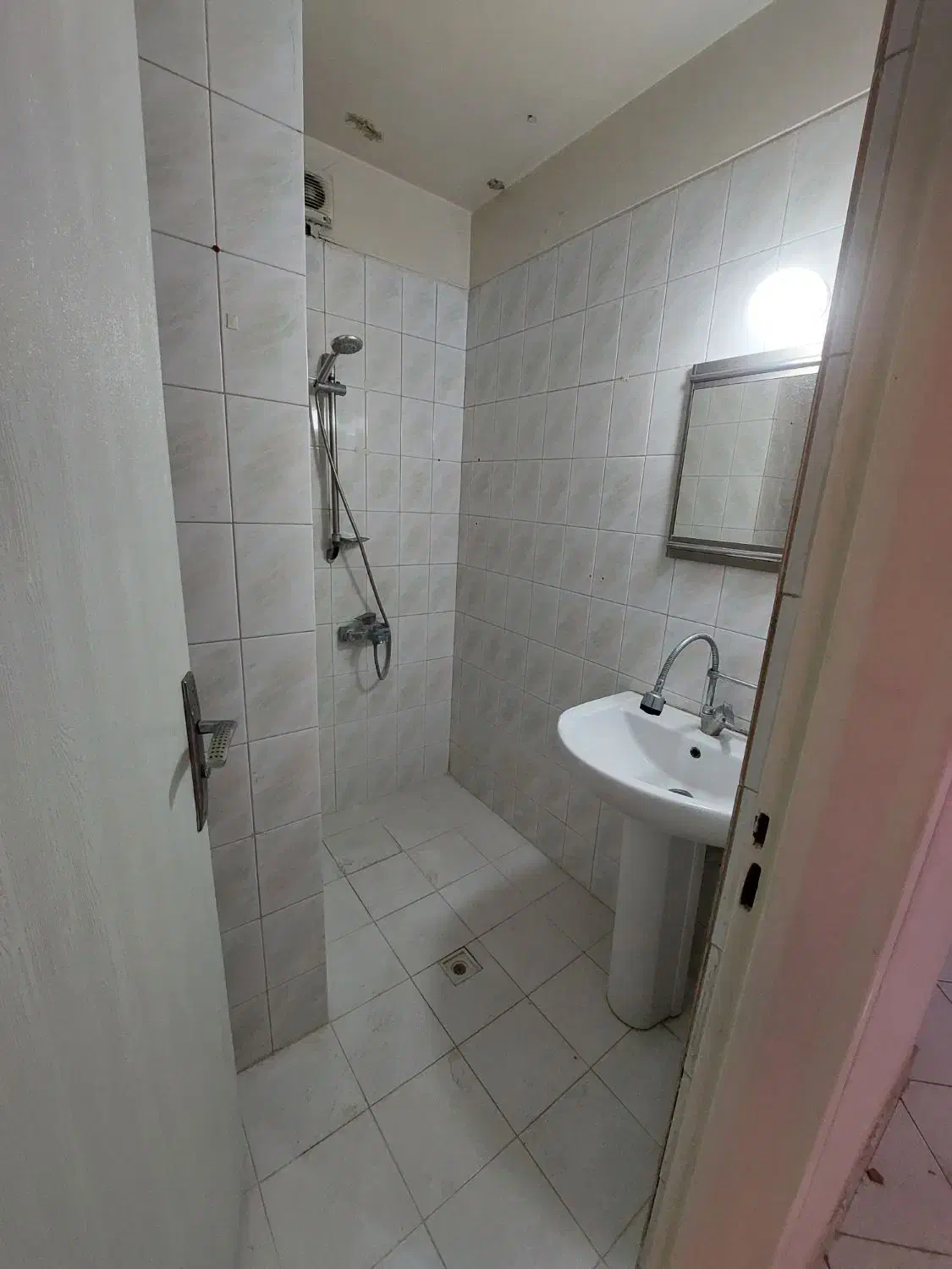 اجاره تک خواب/فول امکانات/لوکیشن بسیار خوب