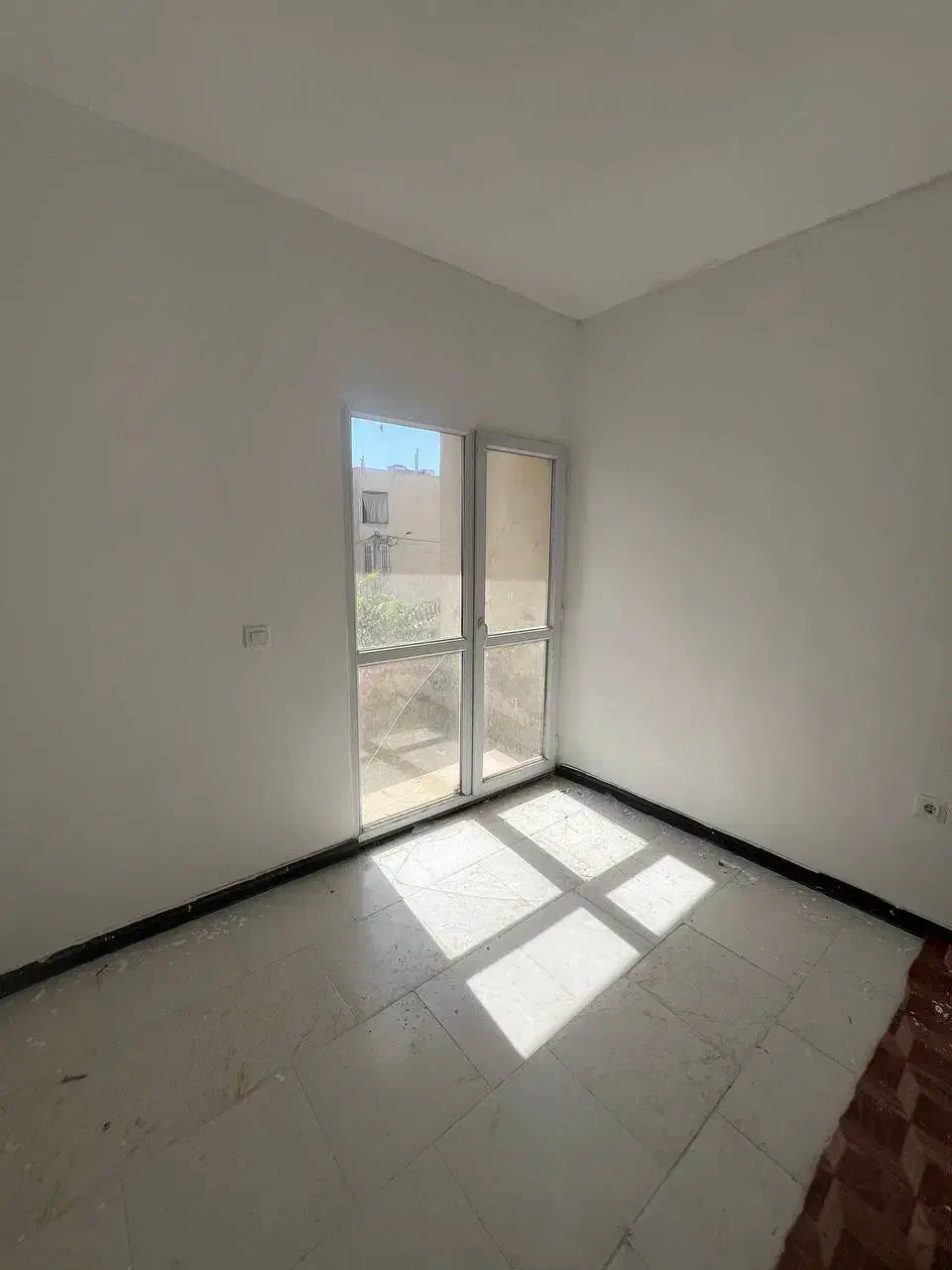 ۸۰ متر روبروی مترو شهرجدید هشتگرد|فروش آپارتمان|هشتگرد, شهرک ریحانه|دیوار