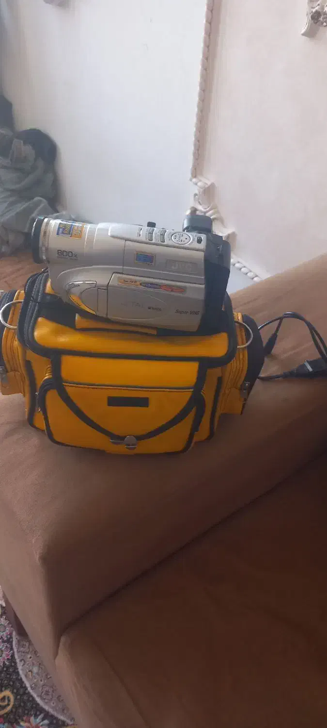 سلام فروش یک عدد دوربین فیلمبرداری بفروش میرسد|دوربین عکاسی و فیلم‌برداری|اردبیل, |دیوار