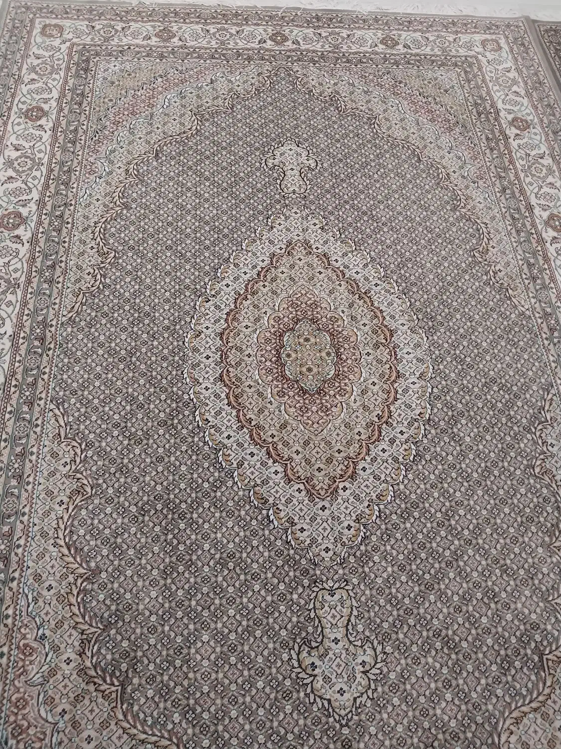 دوعددفرش درحدنو|فرش|ارومیه, |دیوار