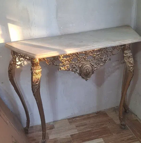 میز برنز فقط پایه هاش آلیاژ هست|مبلمان خانگی و میز عسلی|شهریار, شهریار|دیوار