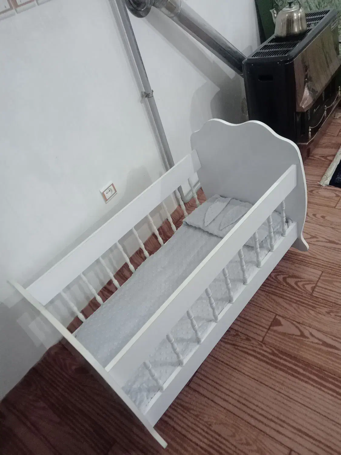 گهواره تخت کودک تا دو سه سال و سرویسش|تخت و سرویس خواب|مرند, |دیوار