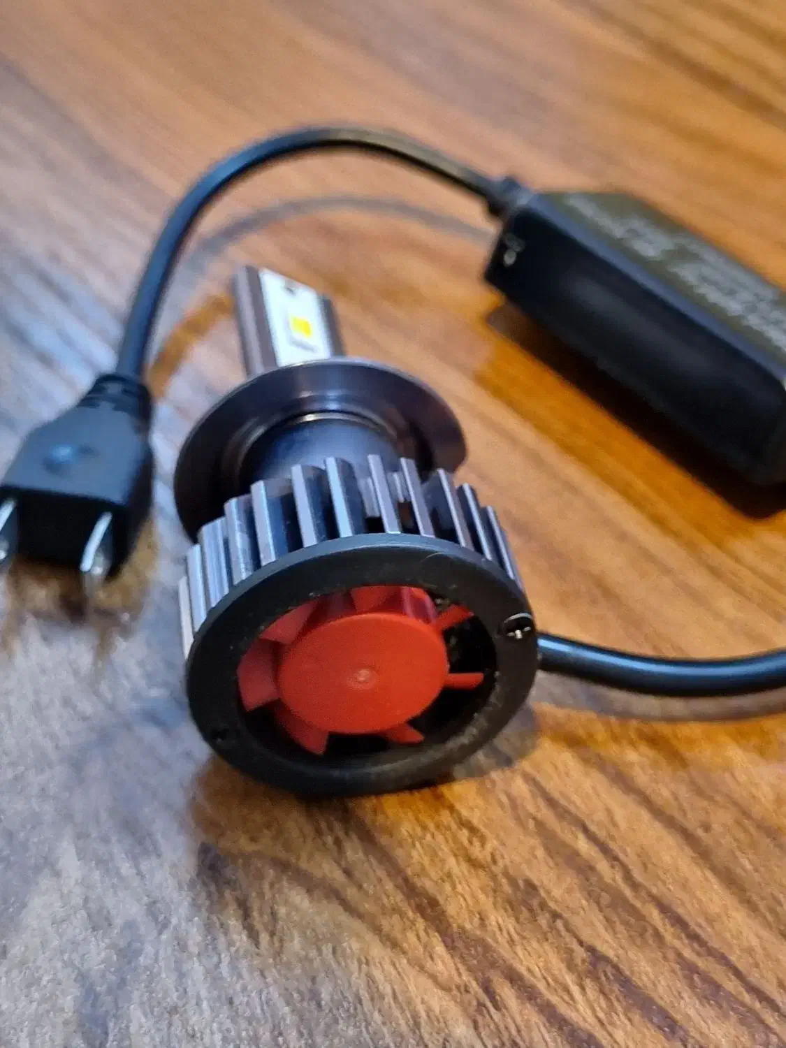 لامپ هدلایت سه رنگ استارلایت پایه H7|قطعات یدکی و لوازم جانبی|قم, بلوار امین و ساحلی|دیوار