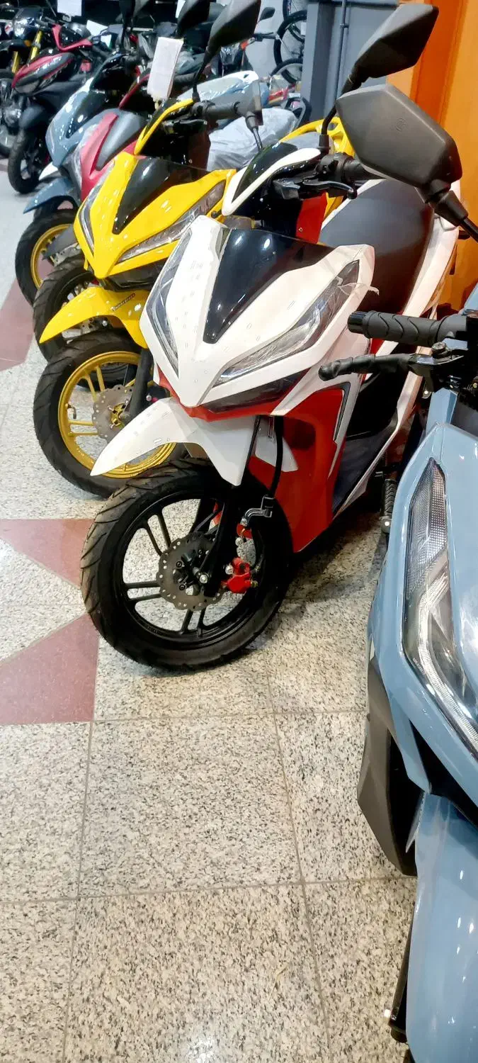 موتور طرح کلیک زرد خوشگل قناری|موتورسیکلت|قزوین, |دیوار