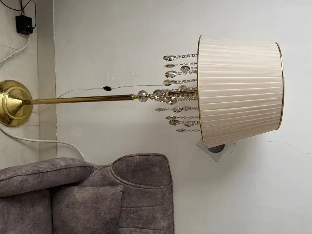 دو عددآباژور بزرگ و کوچیک|چراغ خواب و آباژور|نیشابور, هفده شهریور|دیوار