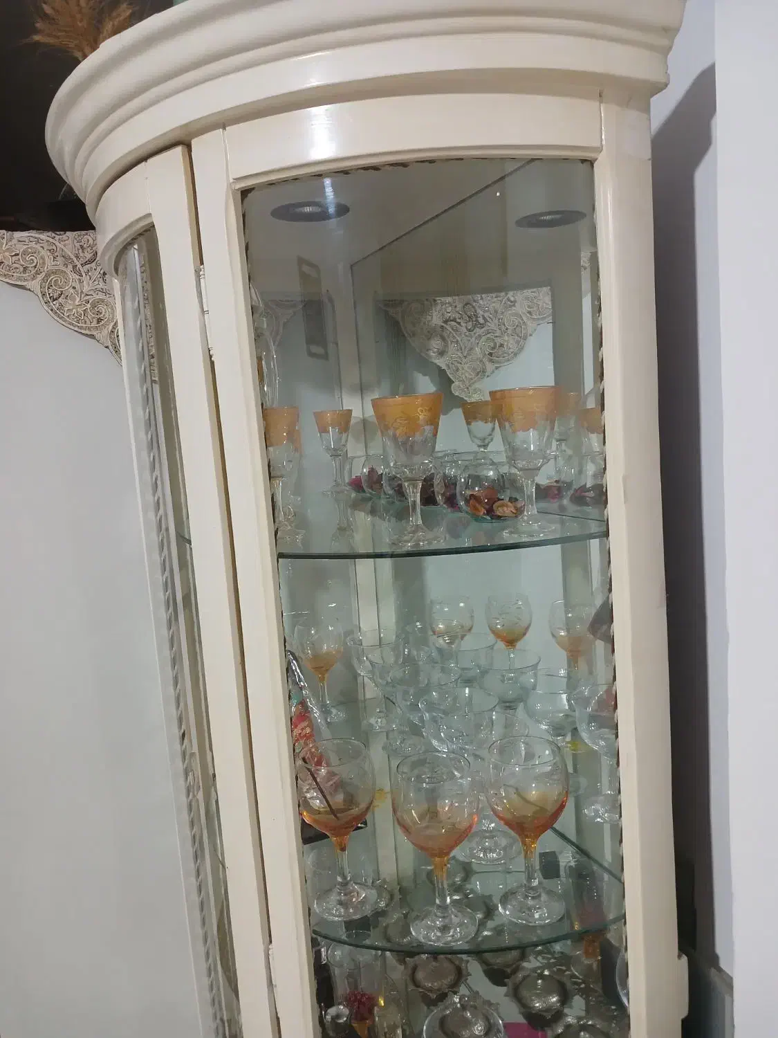 بوفه کرم رنگ نیم دایره سالم|بوفه، ویترین، کنسول|بسطام, |دیوار