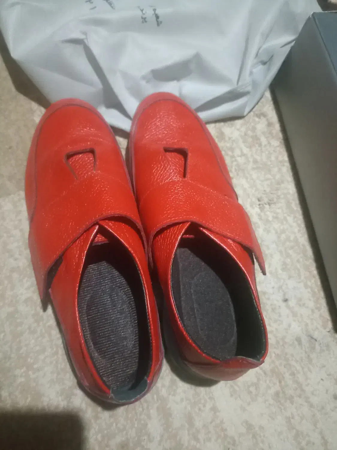 کفش چرم|کیف، کفش، کمربند|پرند, فاز ۶|دیوار