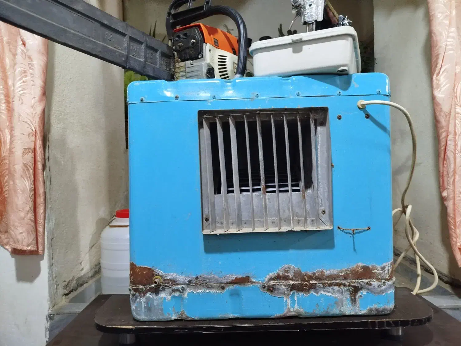 تعدادی لوازم منزل|میز تلویزیون|بسطام, |دیوار