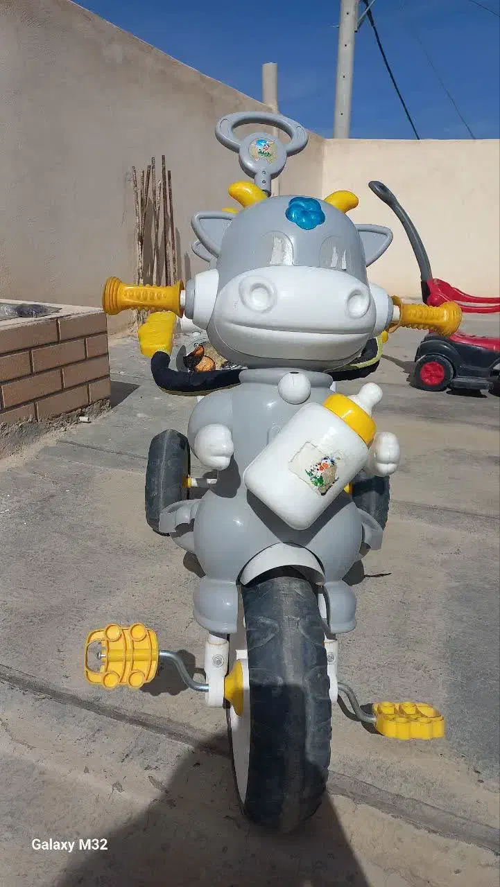 سه چرخه|دوچرخه، اسکیت، اسکوتر|برخوار, |دیوار