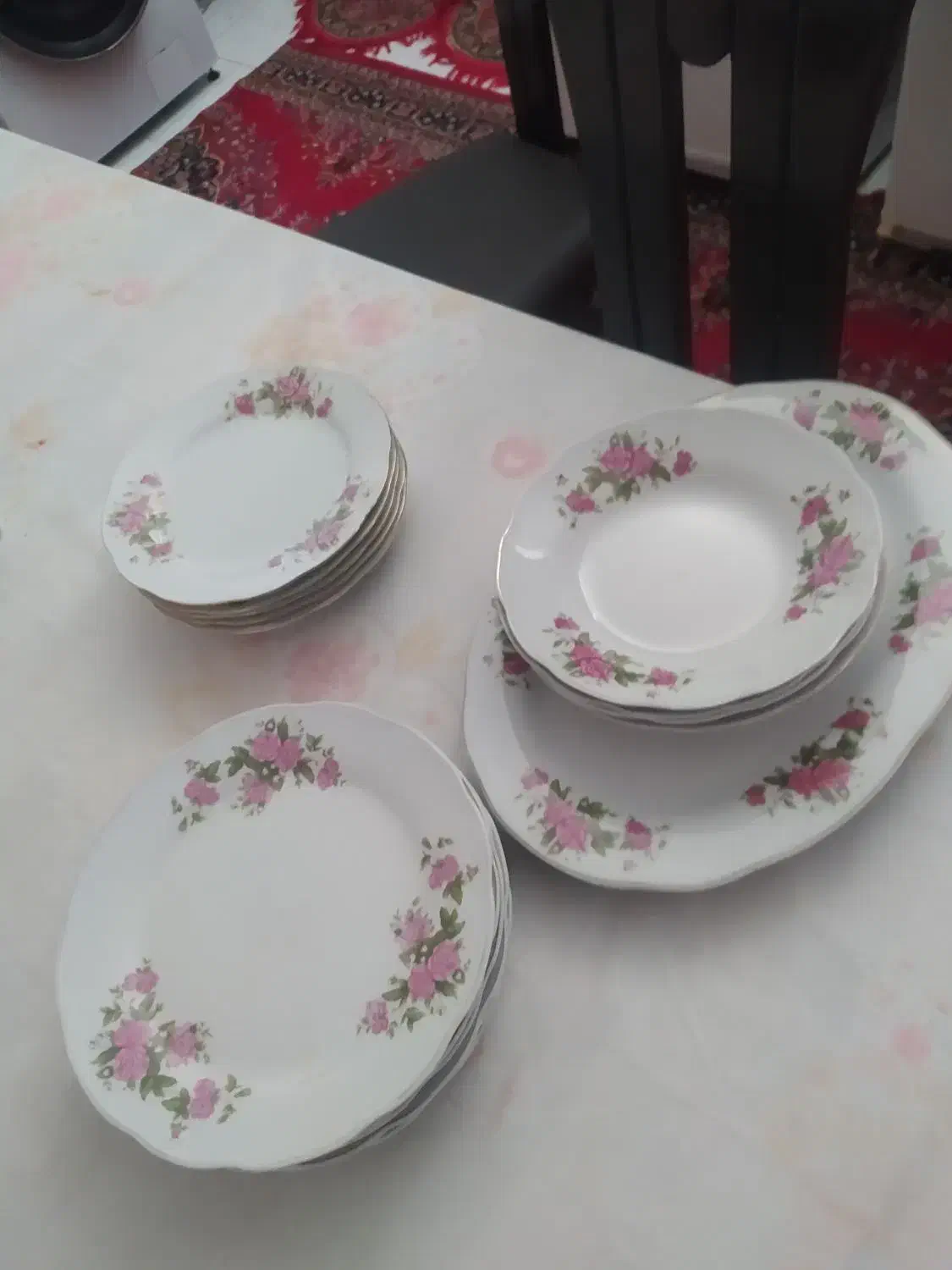 یکدست چینی کامل گل قرمز|ظروف سرو و پذیرایی|شاهینشهر, فدک|دیوار