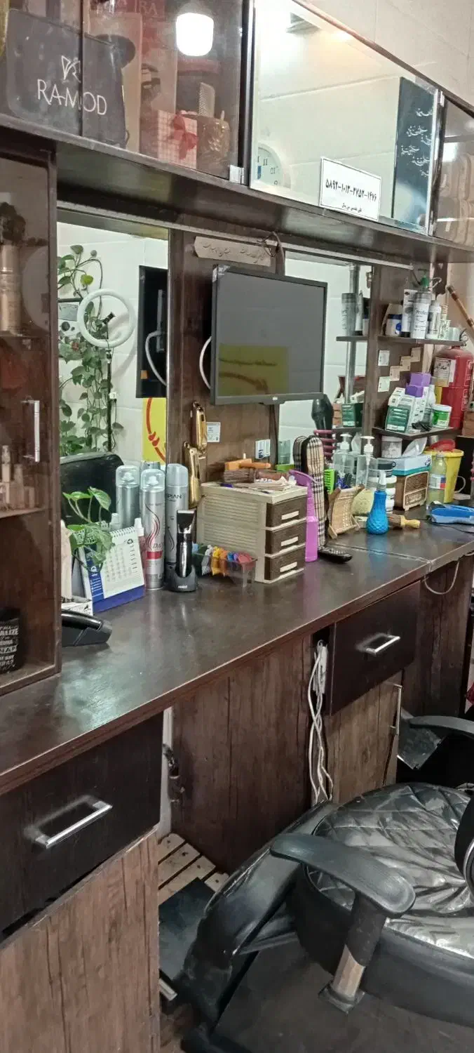 دکور آرایشگاه|آرایشگاه و سالن‌های زیبایی|قم, هنرستان|دیوار