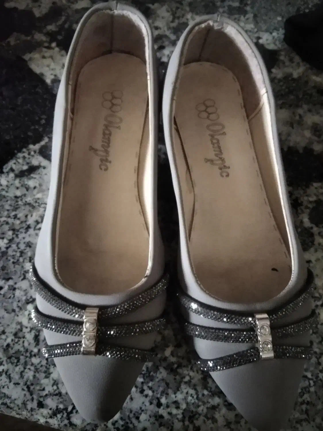 کفش مجلسی|کیف، کفش، کمربند|سربیشه, |دیوار