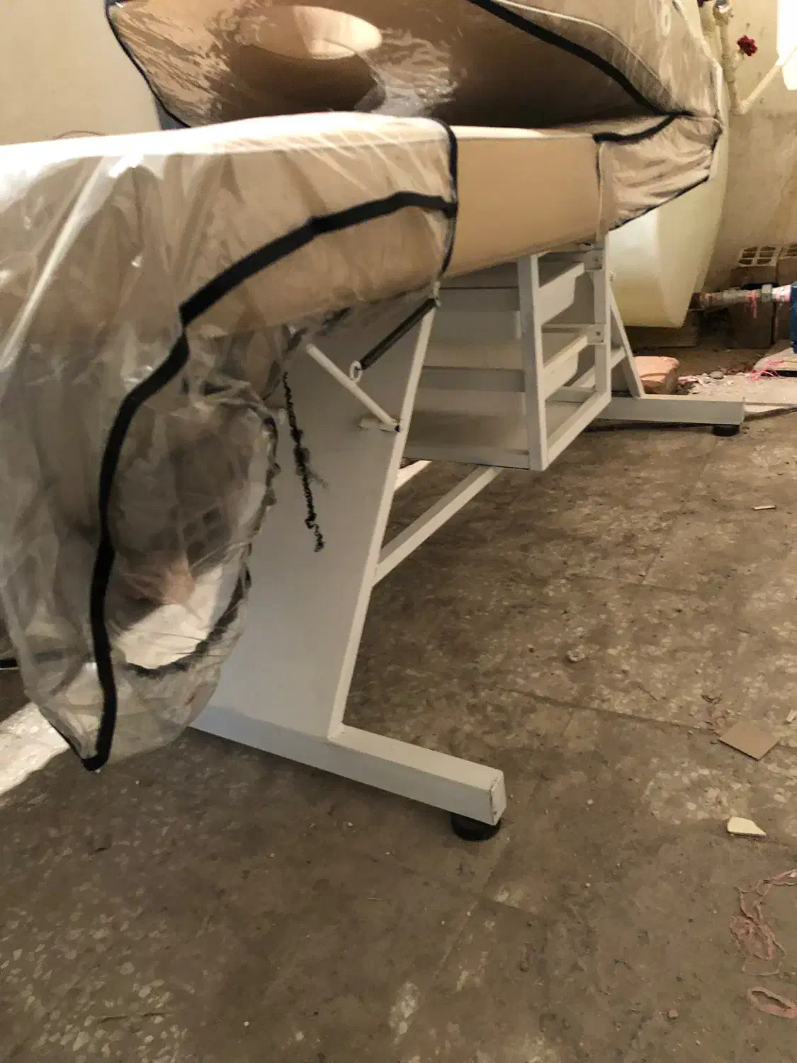 تخت تتو یا ماساژ|آرایشی، بهداشتی، درمانی|تبریز, |دیوار