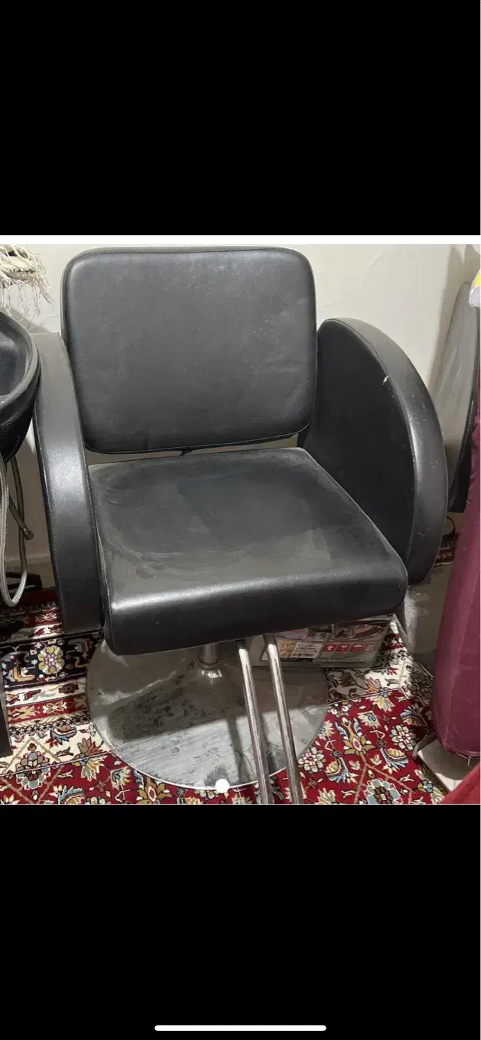 صندلی پدالی|آرایشگاه و سالن‌های زیبایی|سیرجان, |دیوار