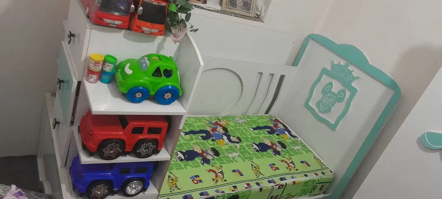 تخت و میزصندل|تخت و صندلی بچه|خوی, |دیوار